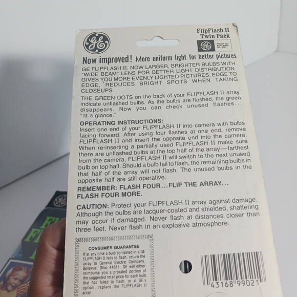 General Electric FlipFlash 2 Twin Pack Vintage Cameras  Lot of 2 - Picture 3 of 4